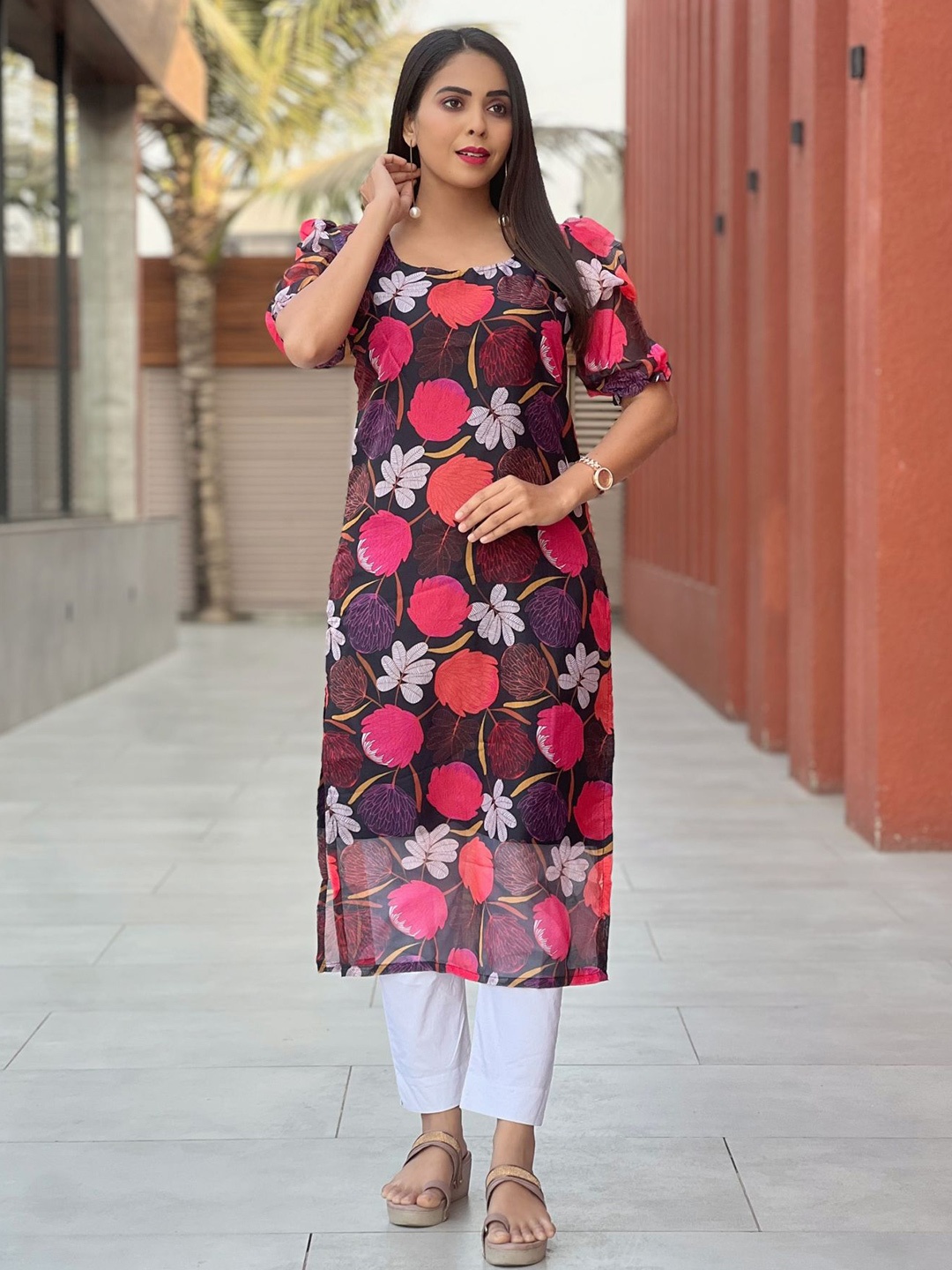 

BINDUDI Floral Printed Square Neck Straight Kurta, Black