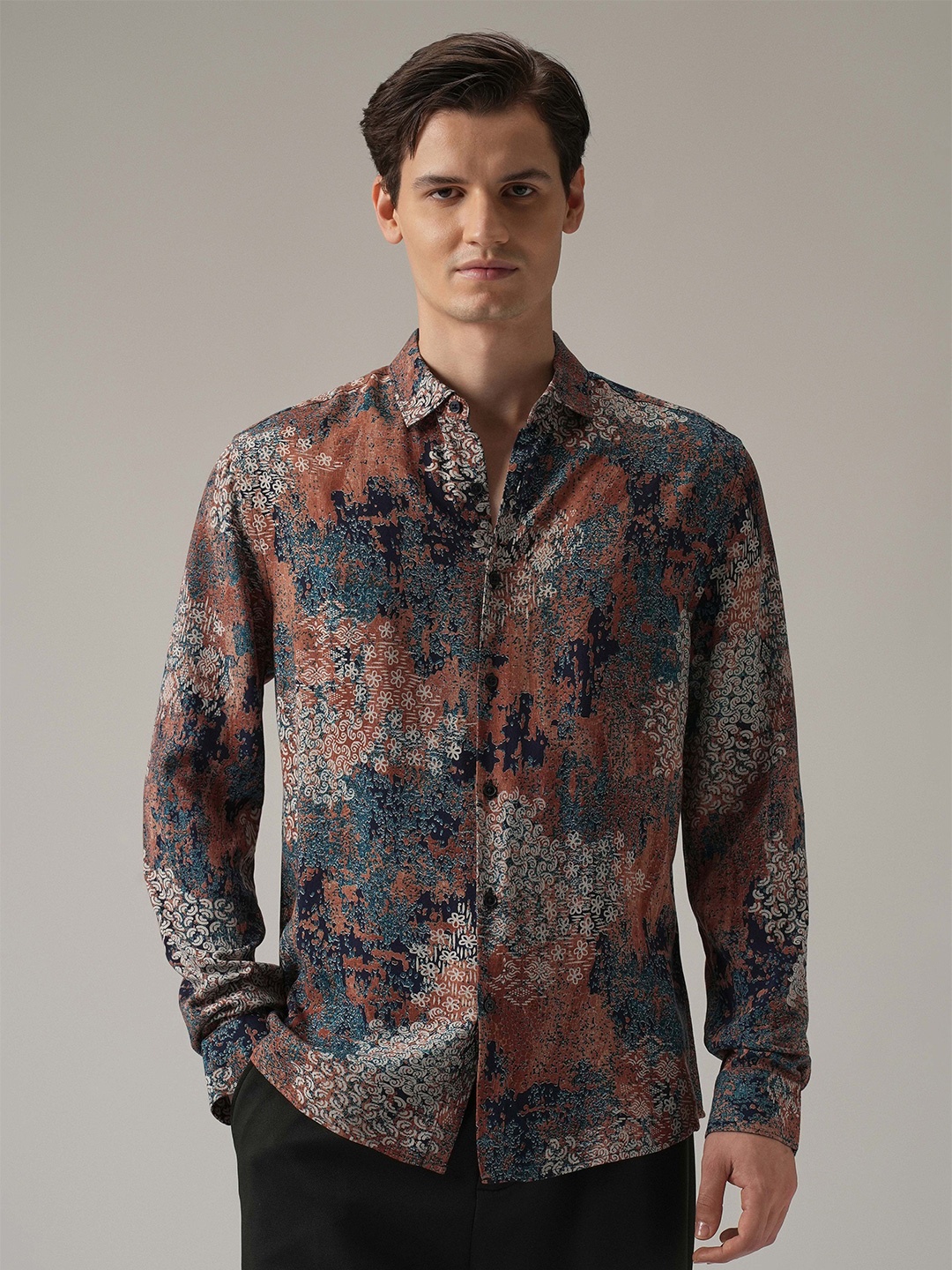 

Banana Club Men Coral Camo Print Feather Shirt, Brown