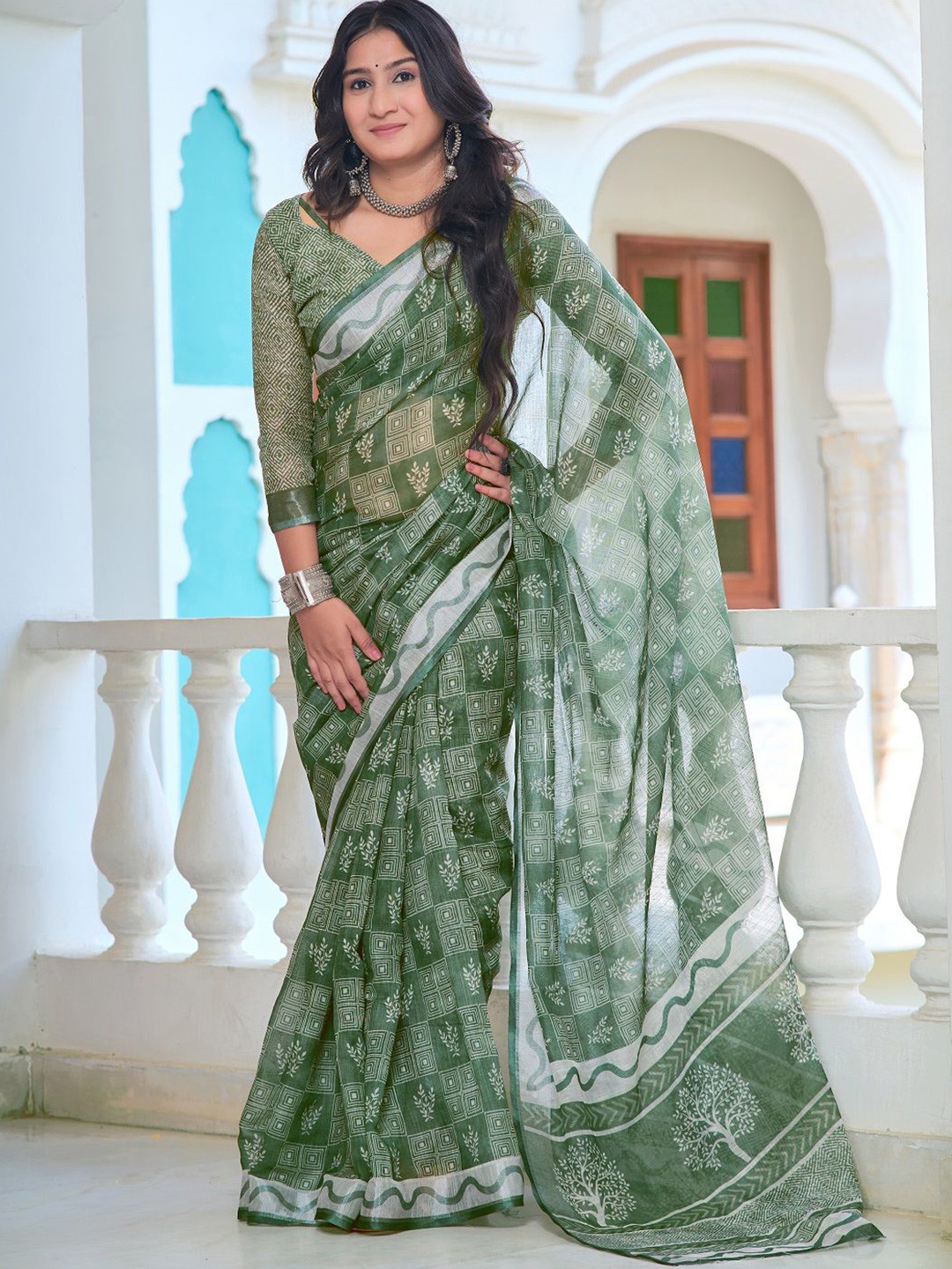 

Sarvada Women Floral Printed Pure Cotton Saree, Green