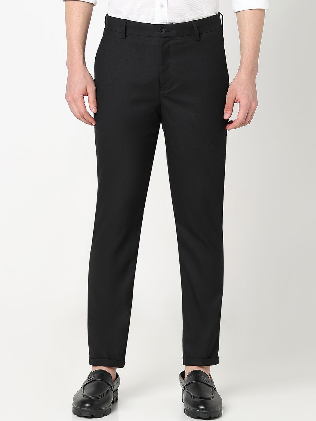 

R&B Men Solid Mid-Rise Trousers, Black