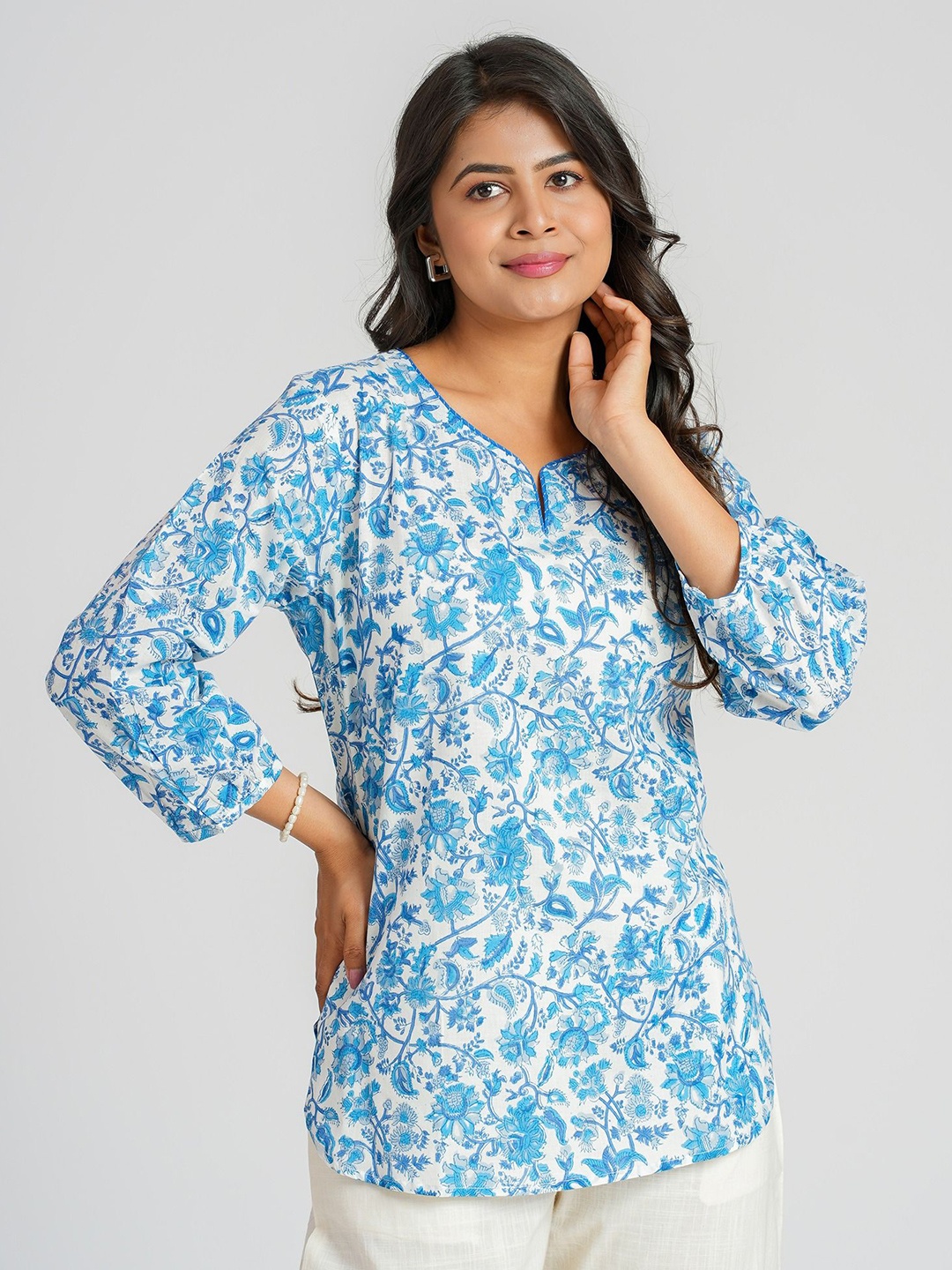 

Cotton Curio Women Cotton Block Printed V Neck Short Top, Blue