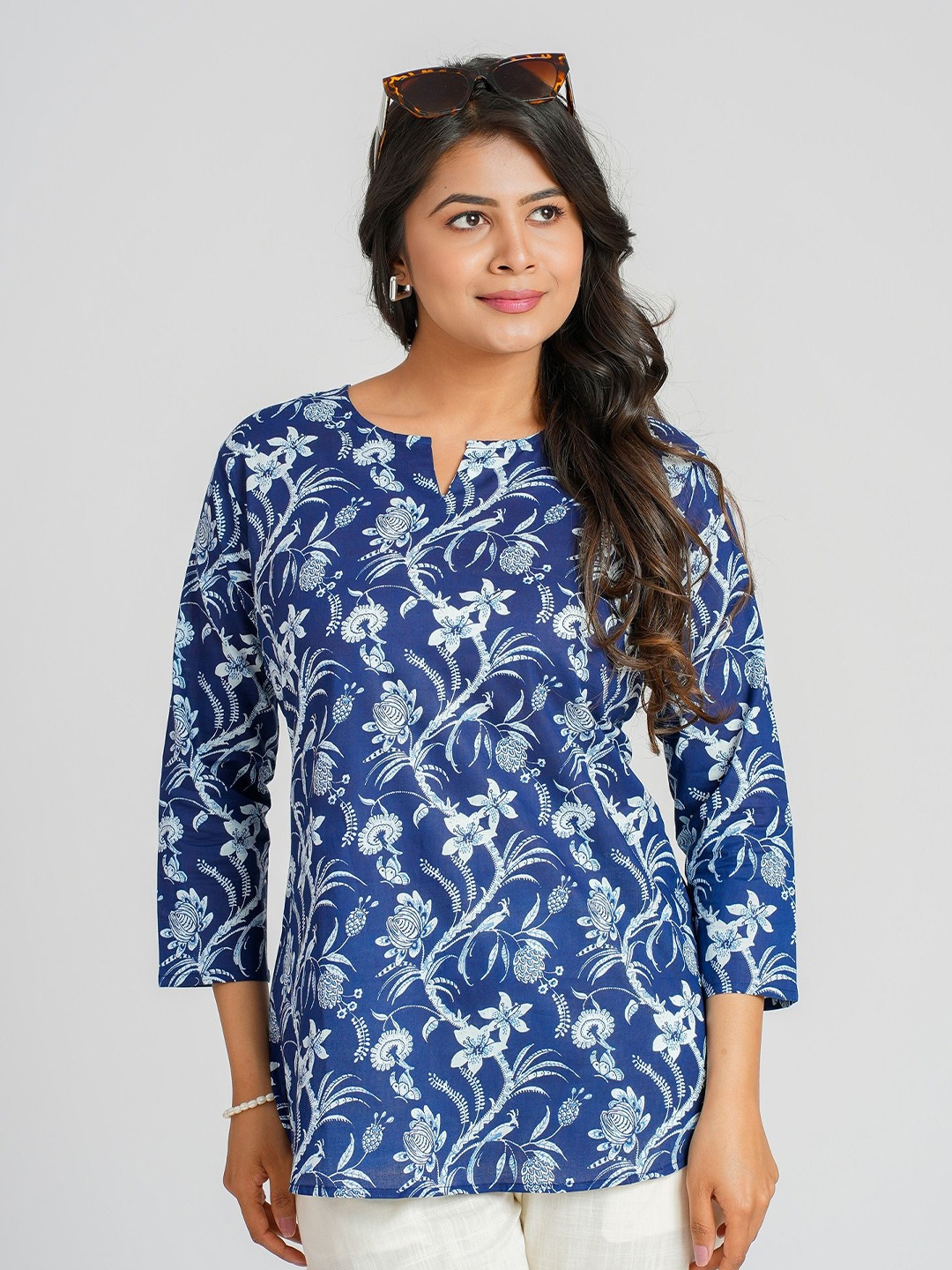 

Cotton Curio Women Cotton Block Printed Short Tunic, Navy blue