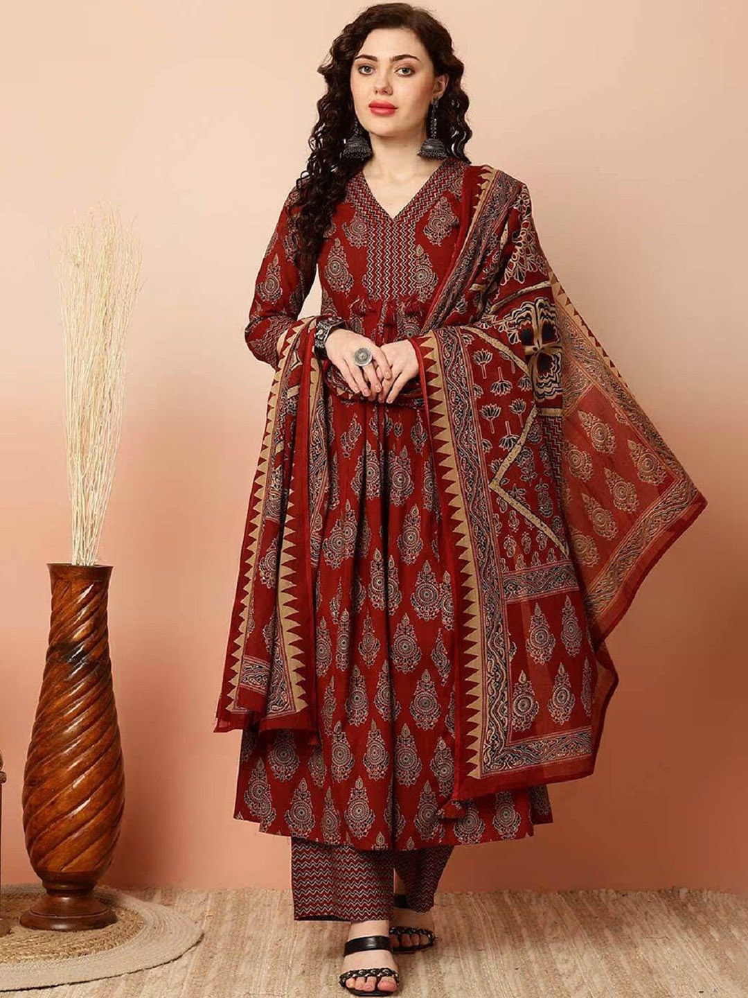 

DIVASTRI Floral Printed V-Neck Anarkali Kurta With Trousers & Dupatta, Red