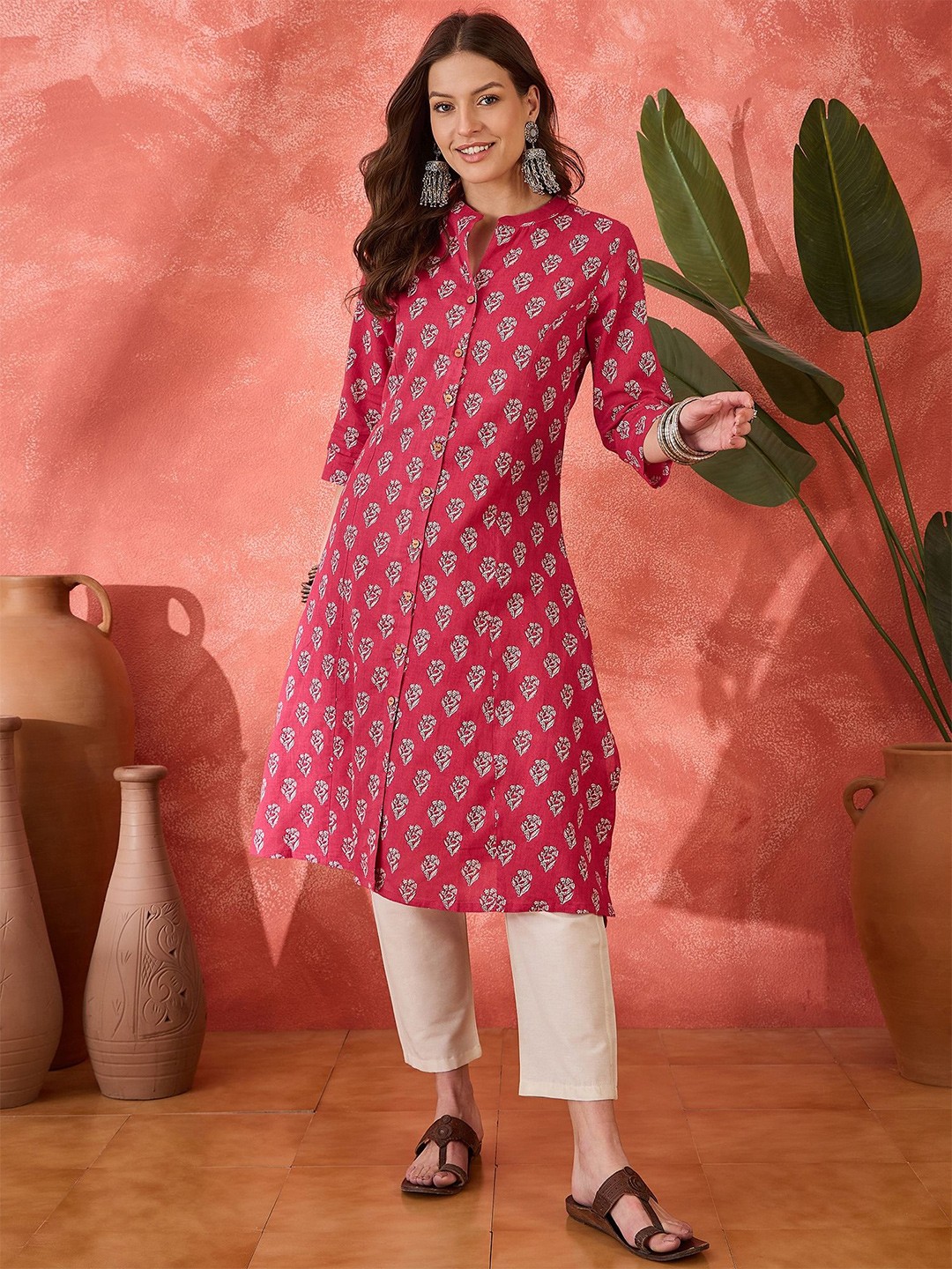 

Sangria Floral Printed Mandarin Collar Pure Cotton Straight Kurta, Pink