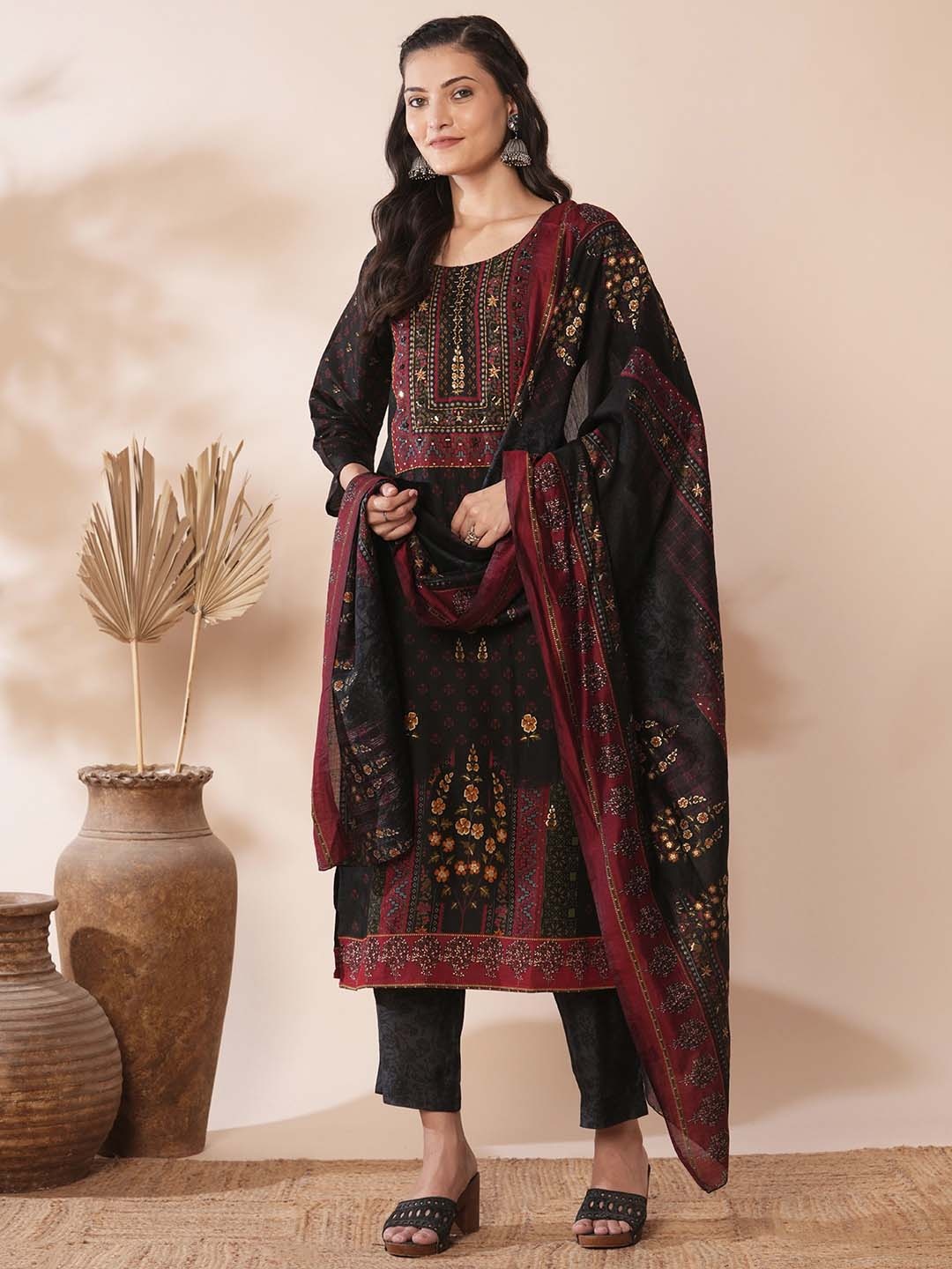 

FASHOR Ethnic Motifs Embroidered Sequinned Kurta With Trousers & Dupatta, Black