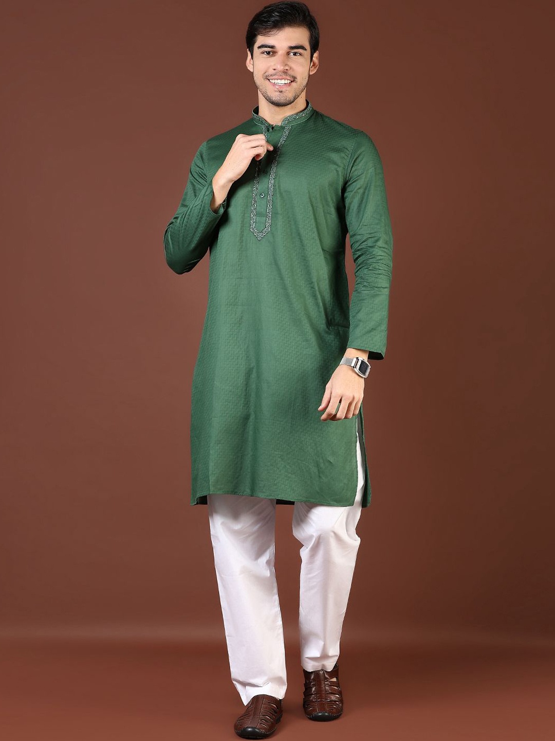 

V-Mart Geometric Woven Design Mandarin Collar Straight Kurta With Pyjama, Green