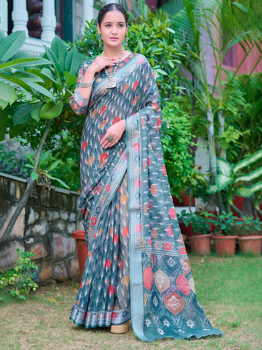 

Kalista Geometric Printed Cotton Saree With Unstitched Blouse Piece, Blue
