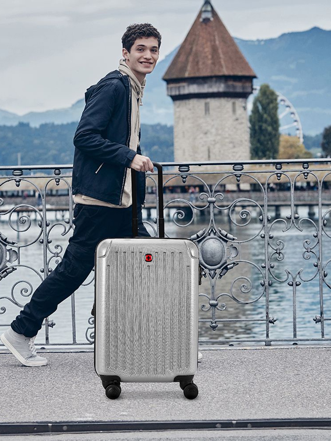 

Wenger Flyn Hard-Sided Medium Trolley Bag, Silver