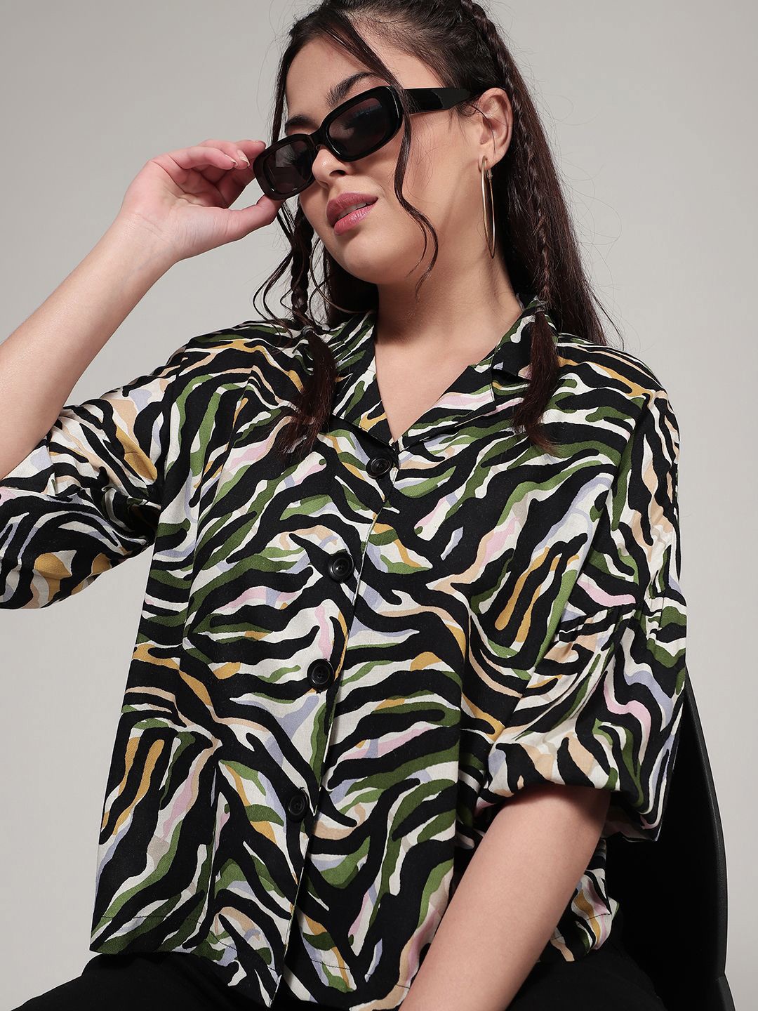 

Metronaut Smart Boxy Abstract Printed Spread Collar Casual Shirt, Black