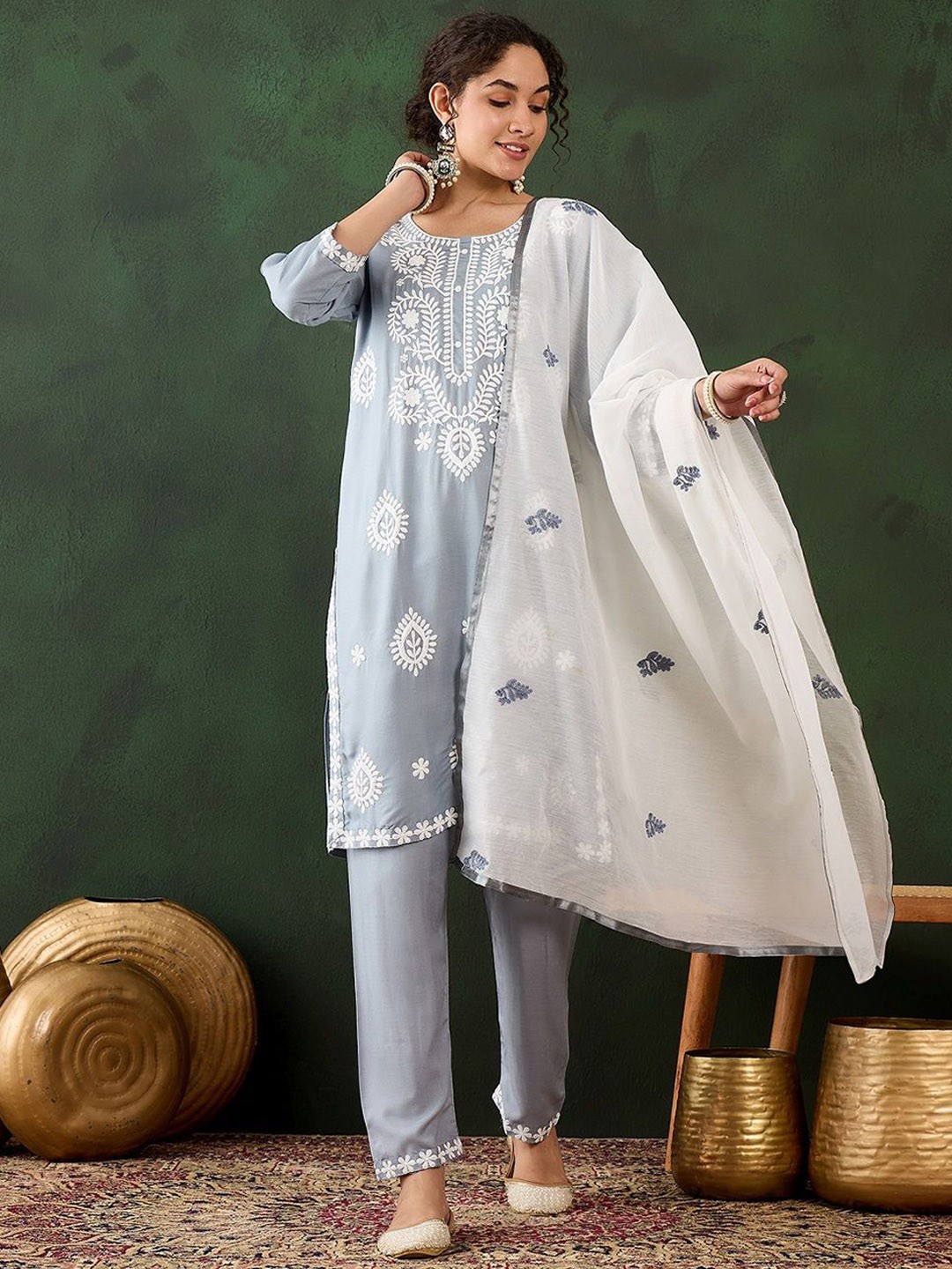 

DIVASTRI Floral Embroidered Chikankari Straight Kurta With Trousers & Dupatta, Grey