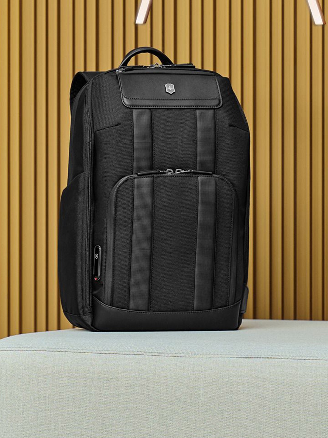 

Victorinox Unisex Medium Size Backpack, Black