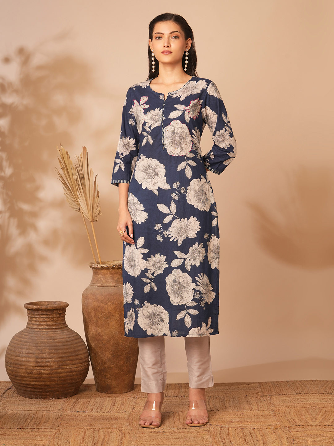 

FASHOR Floral Printed Notch Neck Kantha Work Pure Cotton Straight Kurta, Blue