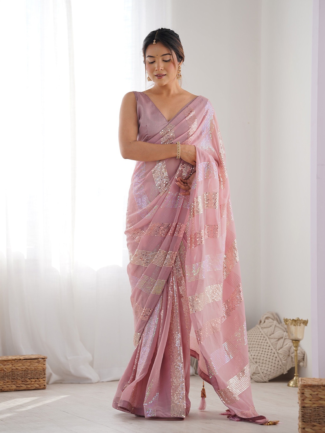

Globon Impex Embellished Sequinned Pure Georgette Saree, Pink