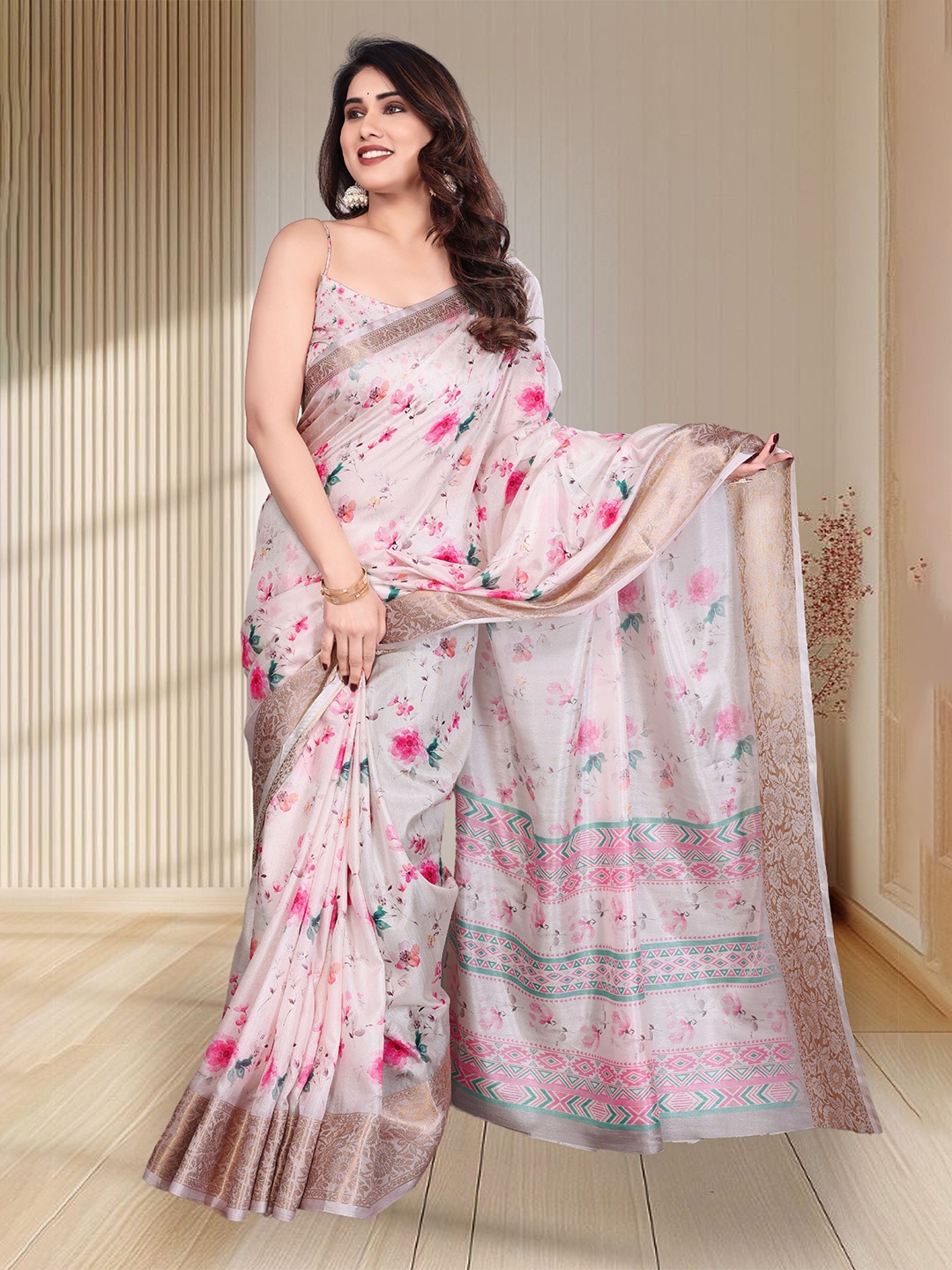 

MAGNEITTA Floral Printed Zari Saree, Off white