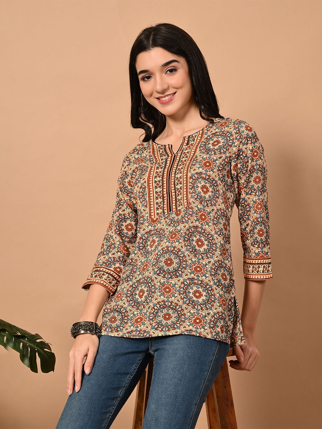 

DORIYA Women Floral Printed Kurti, Brown