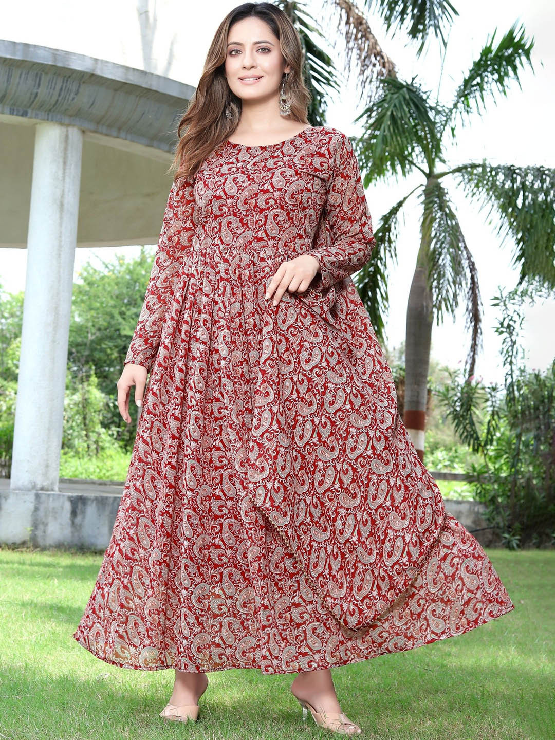 

Daeneyrys Women Ethnic Motifs Printed Maxi Ethnic Dress With Dupatta, Maroon