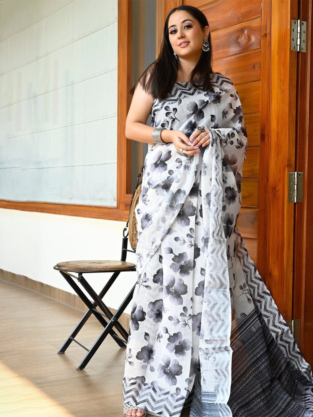 

Mitera Floral Pure Cotton Saree, White