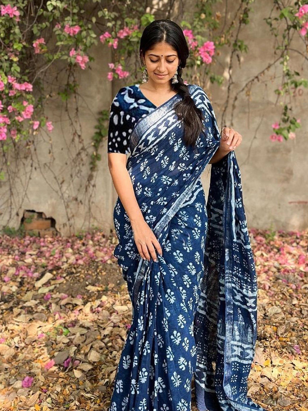 

ORUS Floral Printed Pure Cotton Saree, Blue