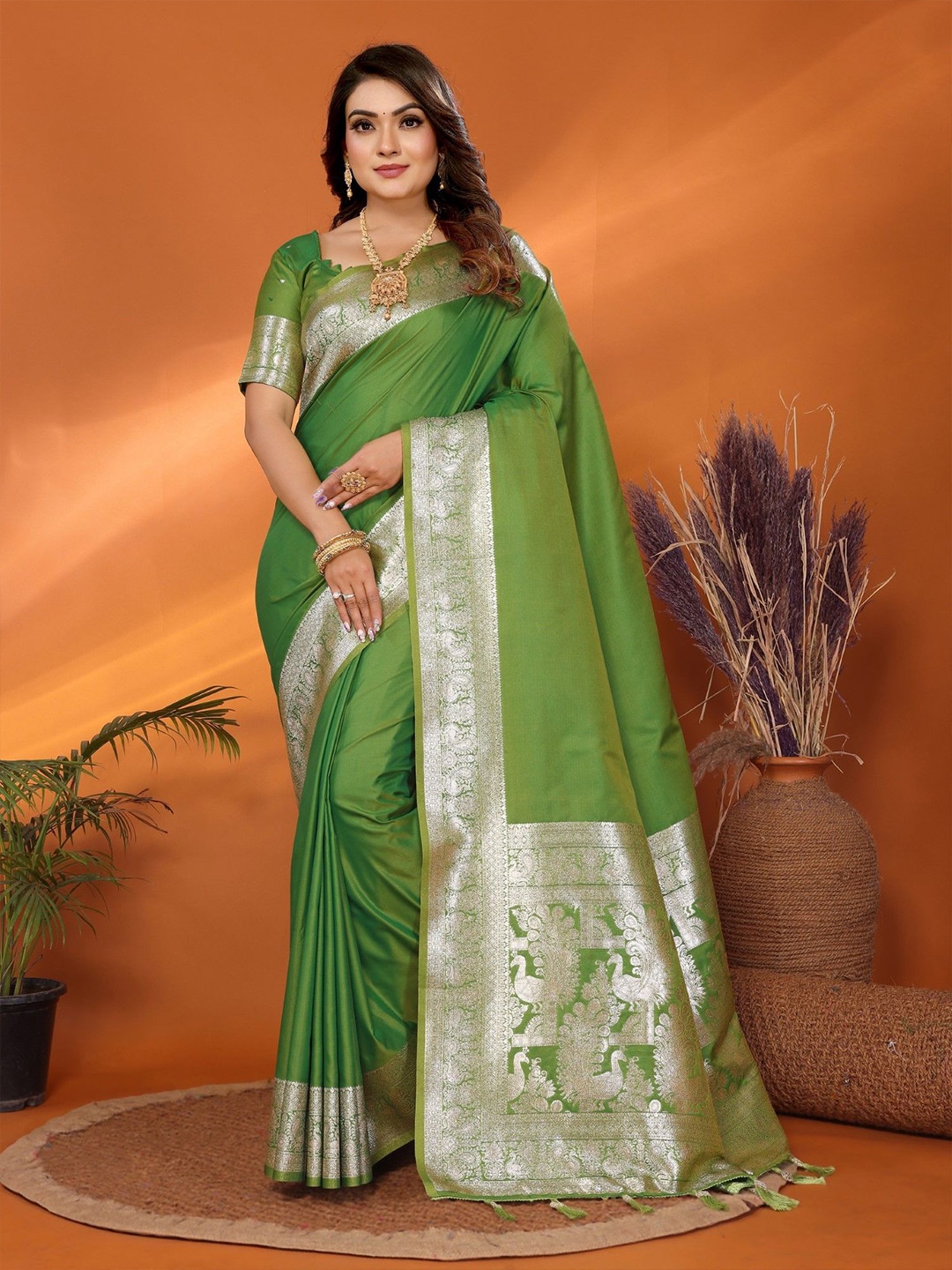 

LeeliPeeri Designer Woven Design Zari Banarasi Saree, Green