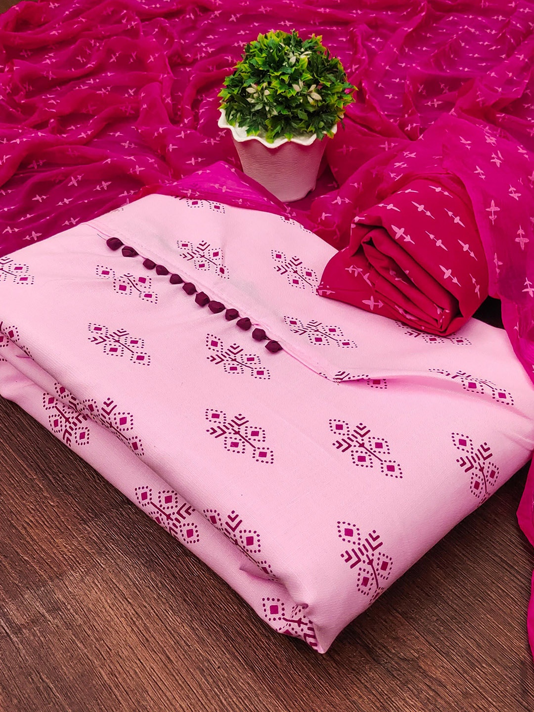 

SHADOW & SAINING Printed Unstitched Dress Material, Pink