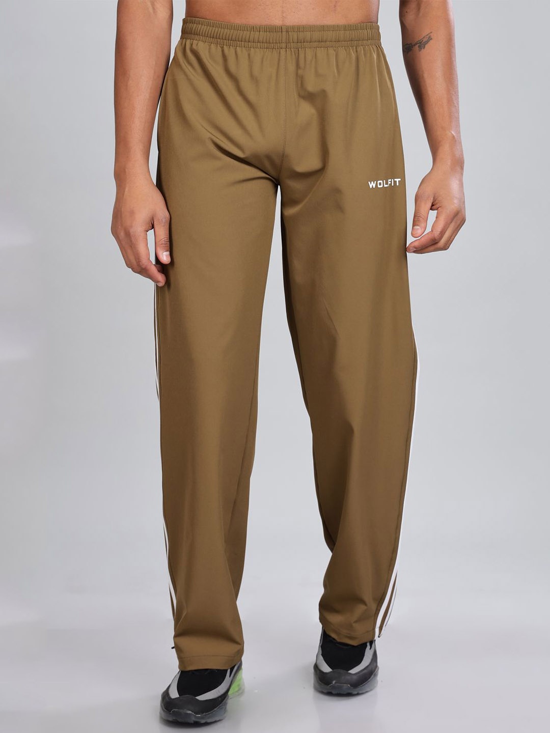 

WOLFIT ATHLEISURE Men Regular Fit Dry Fit Track Pants, Brown