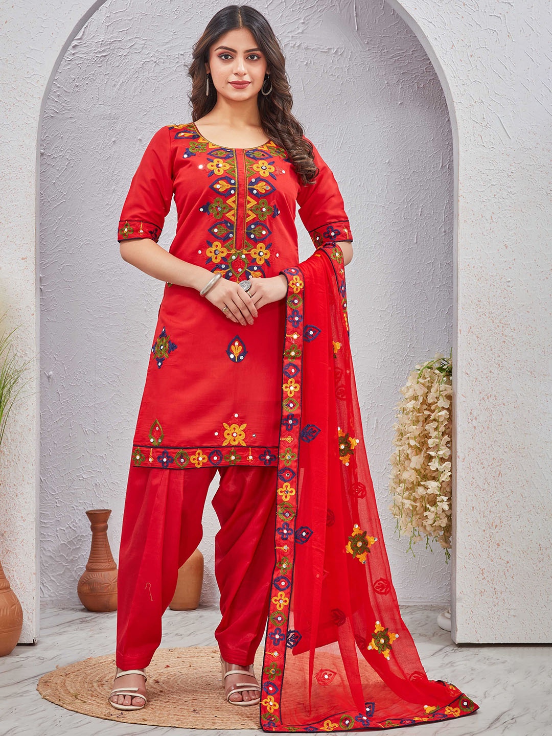 

Globon Impex Ethnic Motifs Embroidered Round Neck Phulkari Kurta With Patiala & Dupatta, Red