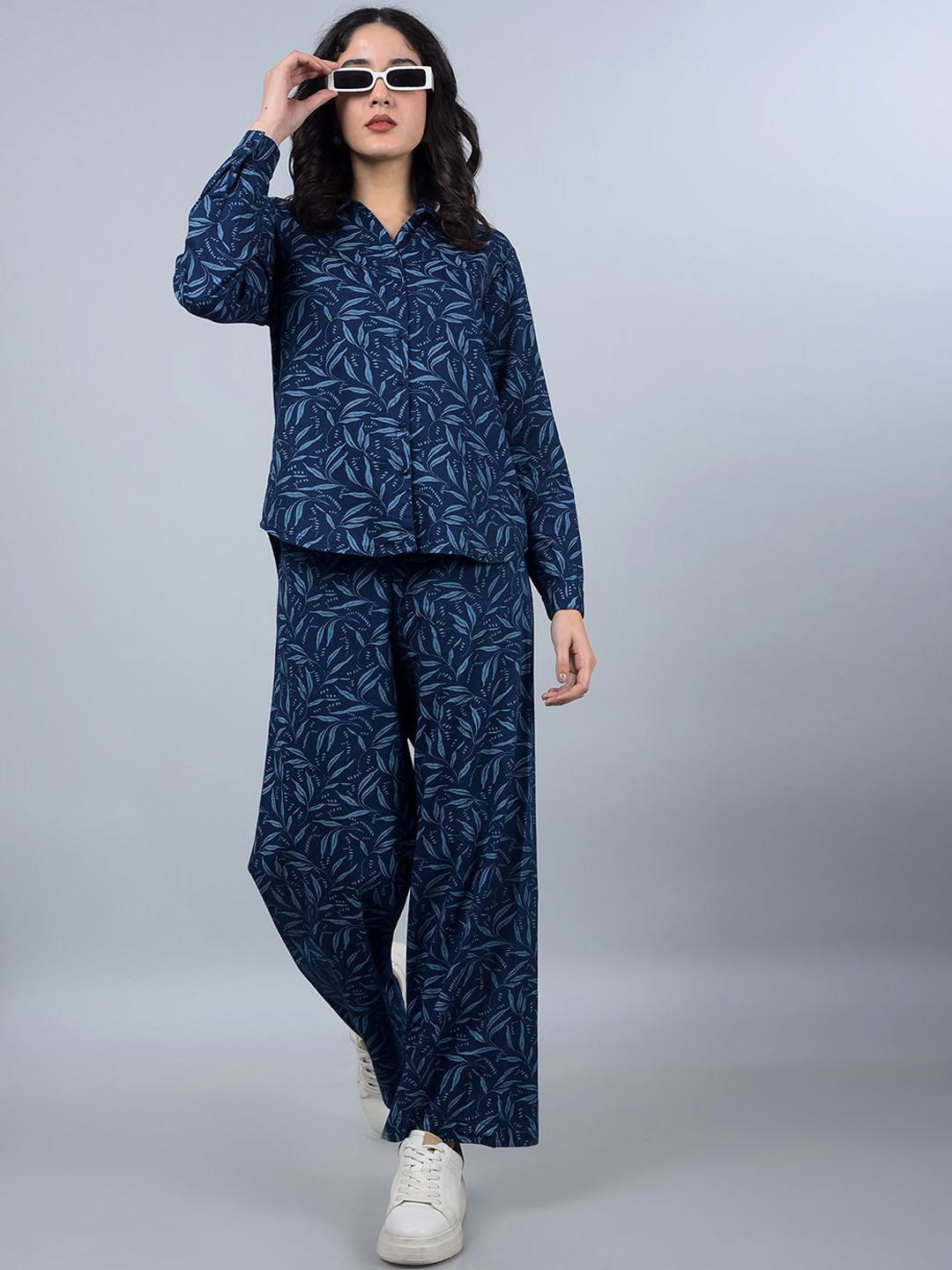 

Crimsoune Club Floral Printed Shirt Collar Shirt With Trousers, Navy blue