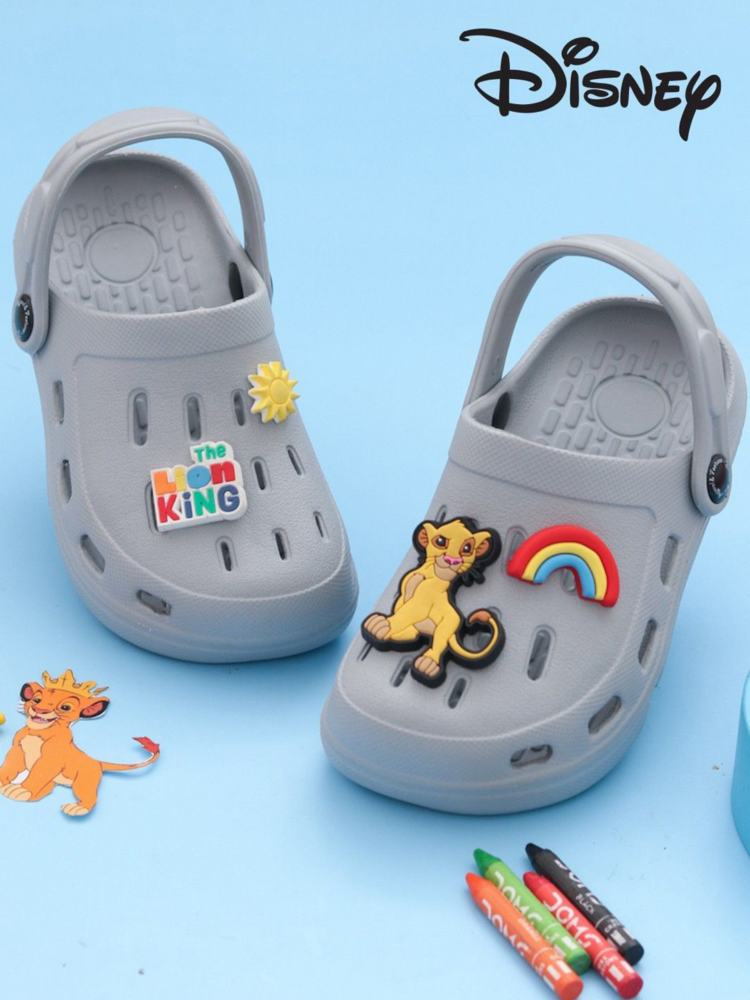 

Yellow Bee Boys Simba, Sun & Rainbow Charms Clog Flip Flops, Grey
