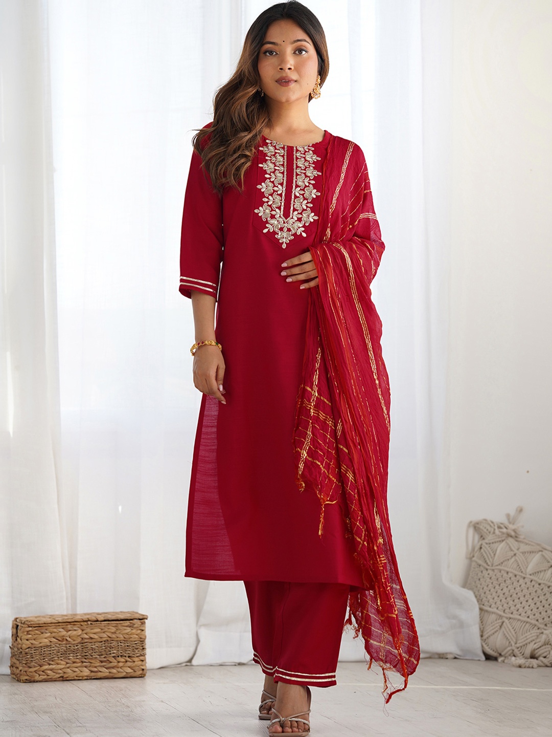 

SKYLEE Floral Yoke Design Sequinned Straight Kurta With Trousers & Dupatta, Red