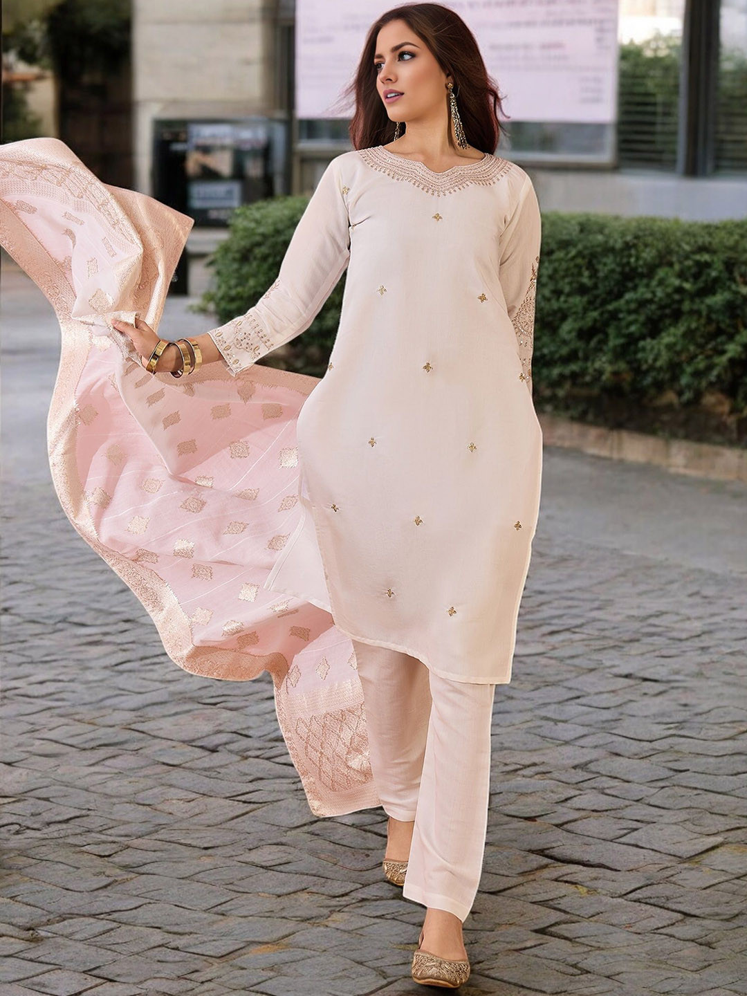 

DIVASTRI Notch Neck Floral Embroidered Sequinned Straight Kurta With Trousers & Dupatta, White