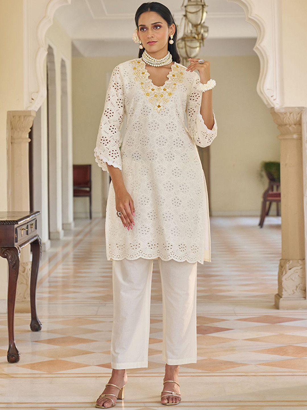 

HEEPOSH Self Design V Neck Pure Cotton Straight Kurta With Trousers, Cream