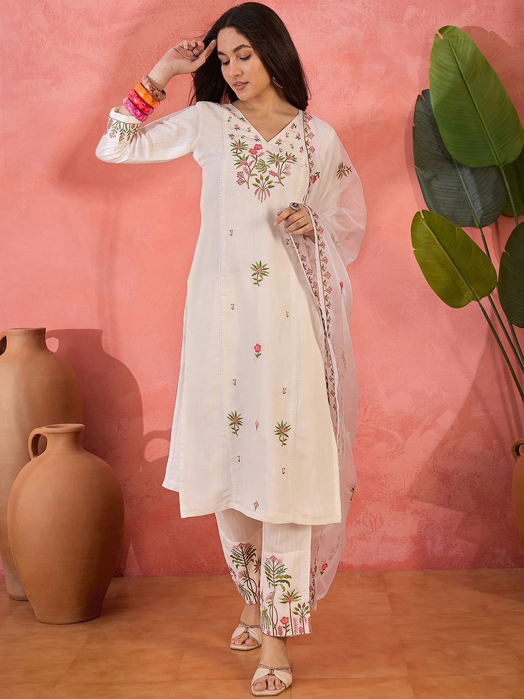 

Sangria Floral Embroidered Thread Work Straight Kurta With Trousers And Dupatta, Off white