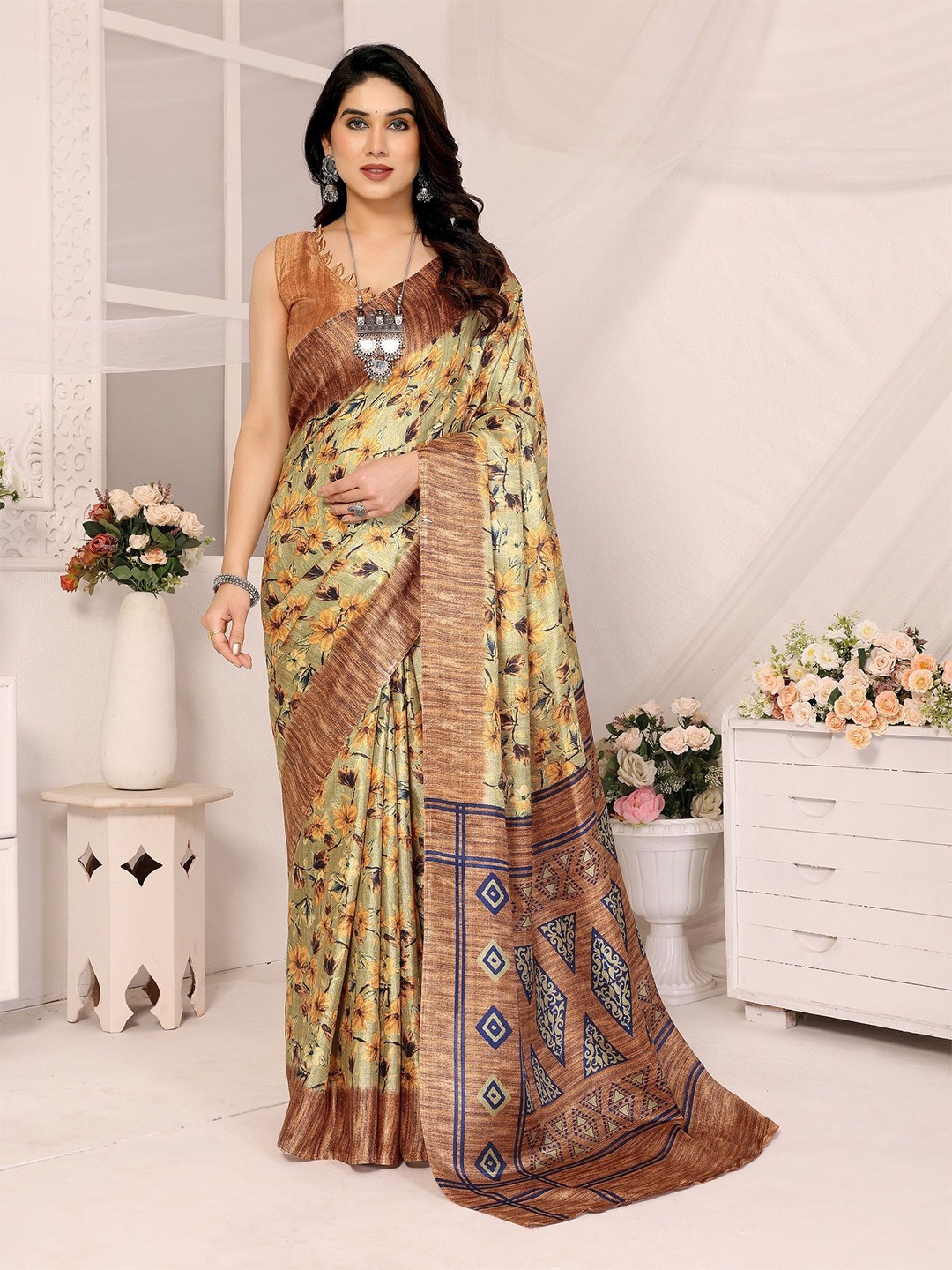 

ROOP SUNDARI SAREES Floral Printed Saree, Brown