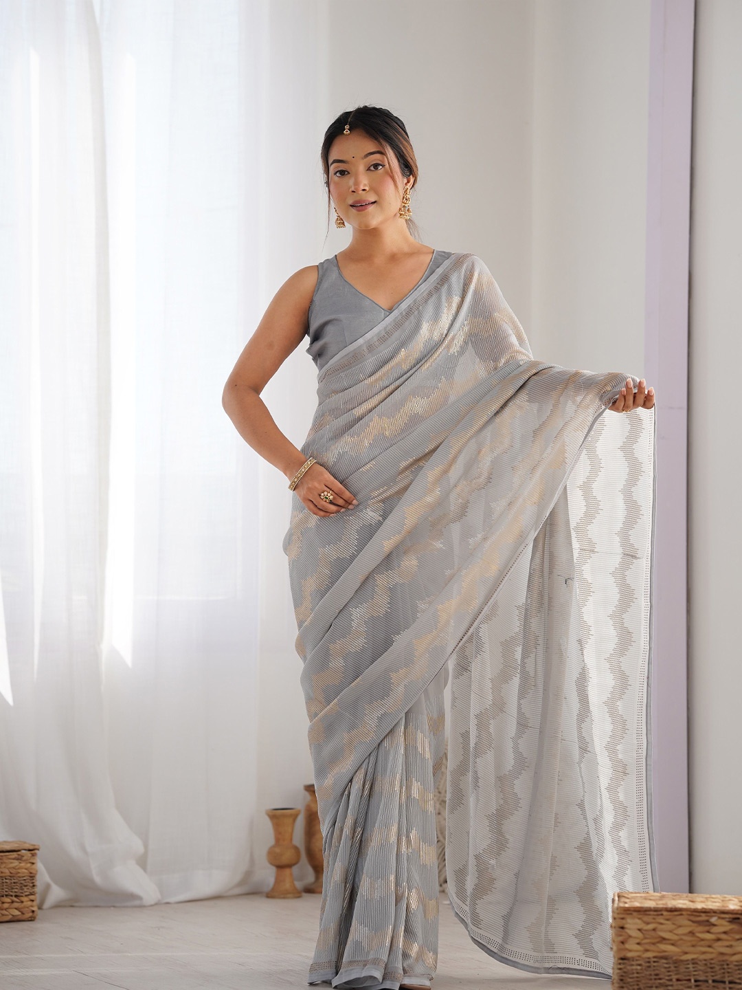 

Globon Impex Striped Sequinned Pure Georgette Saree, Grey