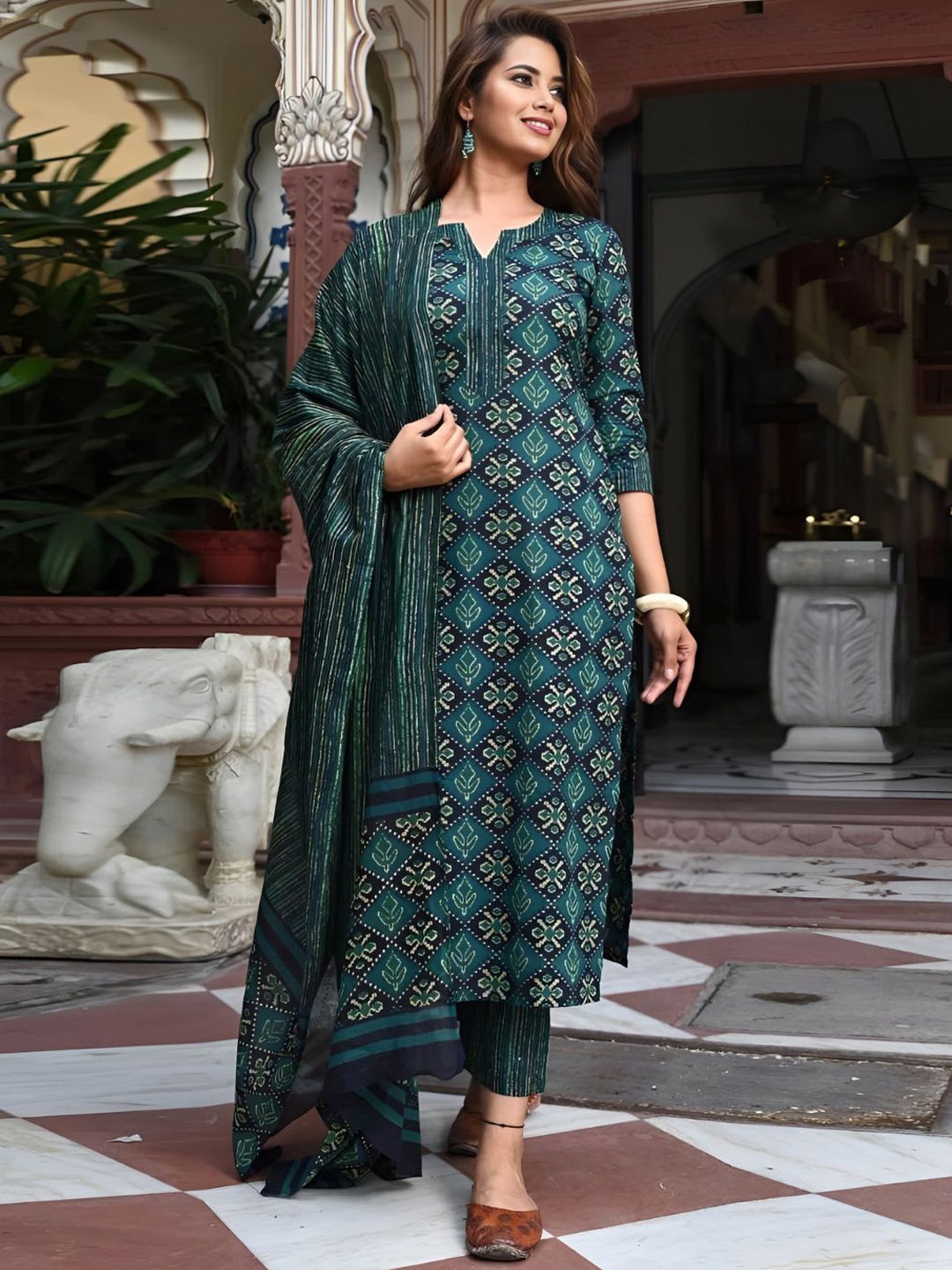 

Shree Infinity Export Floral Printed Notch Neck Straight Kurta With Trousers, Green