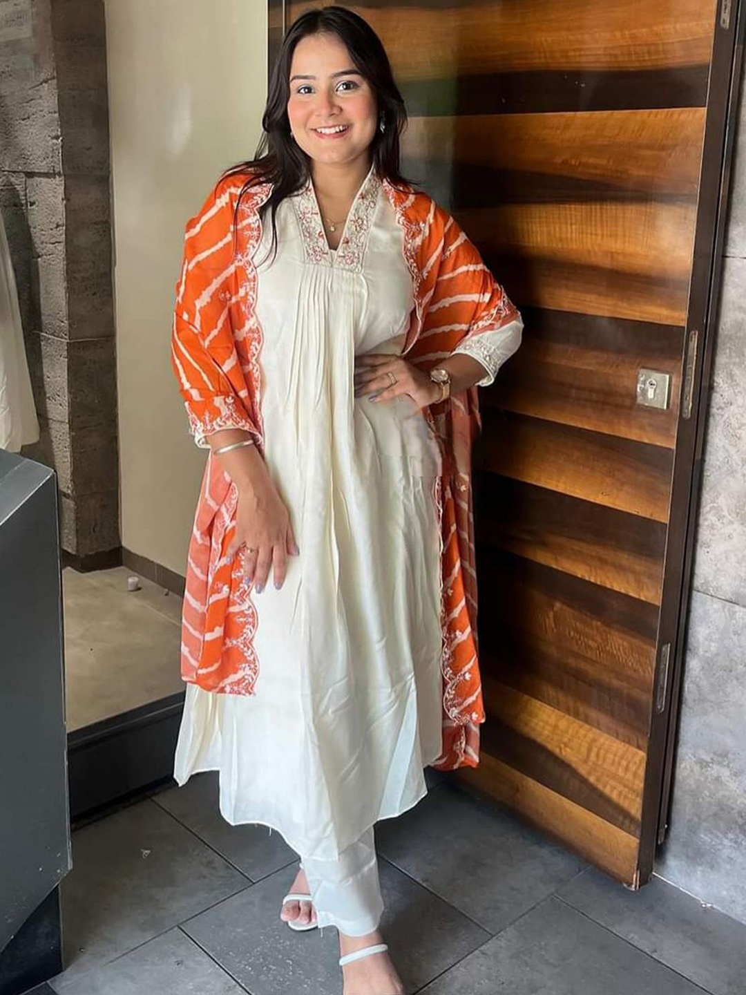 

TOOCHKI Embroidered Chanderi Silk Straight Kurta Pant With Lehriya Dupatta, White