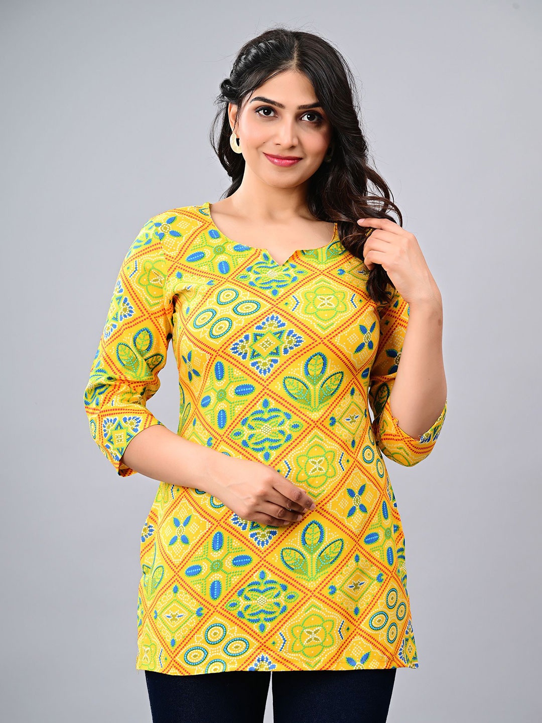 

AAYUMI Women Ethnic Motifs Printed Round Neck Pure Cotton Kurti, Yellow