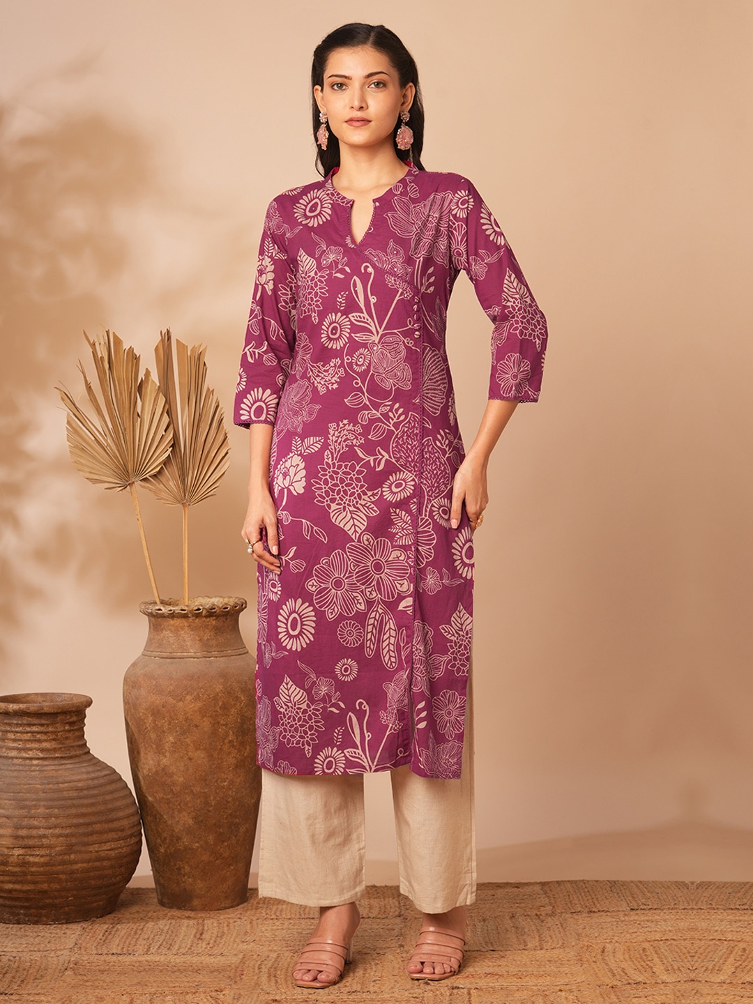 

FASHOR Floral Printed Mandarin Collar Sequinned Straight Kurta, Pink
