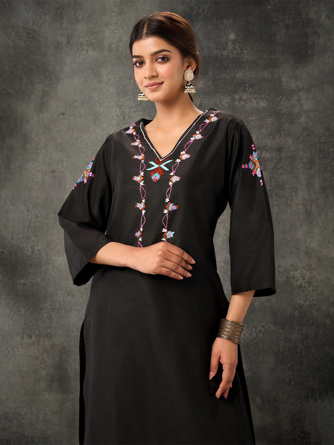 

Phulkari Forever Women Ethnic Motifs Embroidered Thread Work Kurti, Black