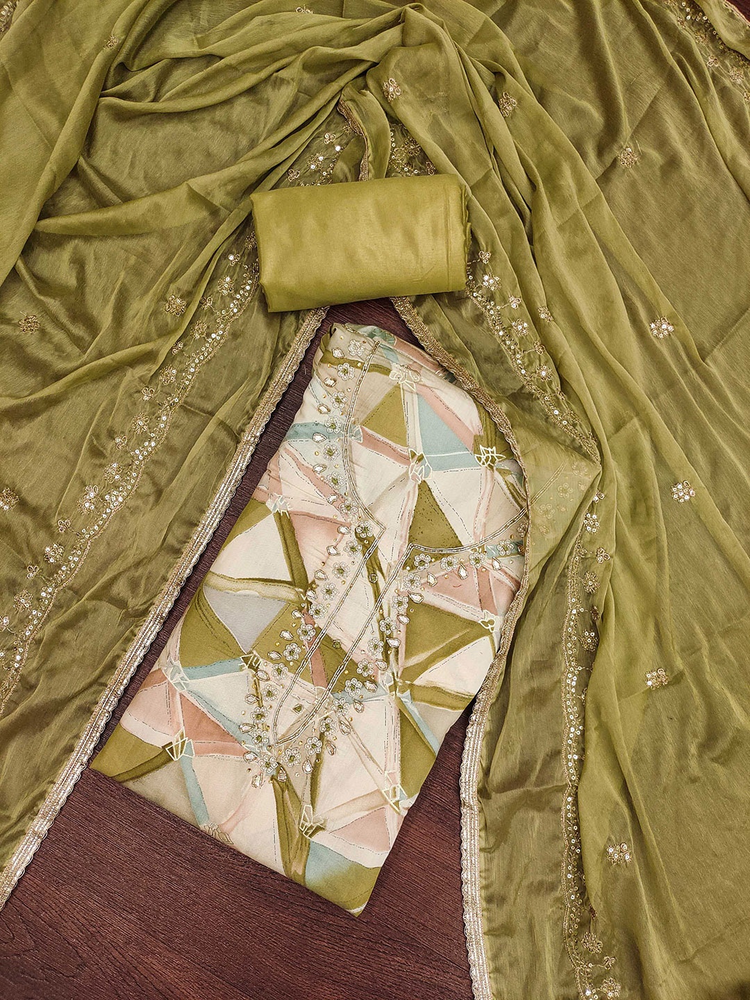 

SHADOW & SAINING Geometric Printed Beads and Stones Pure Silk Semi-Stitched Dress Material, Green