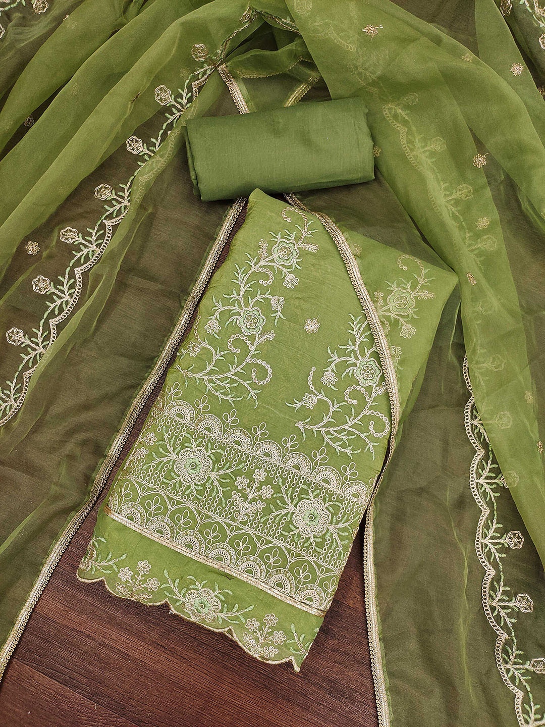 

SHADOW & SAINING Embroidered Pure Silk Semi-Stitched Dress Material, Green