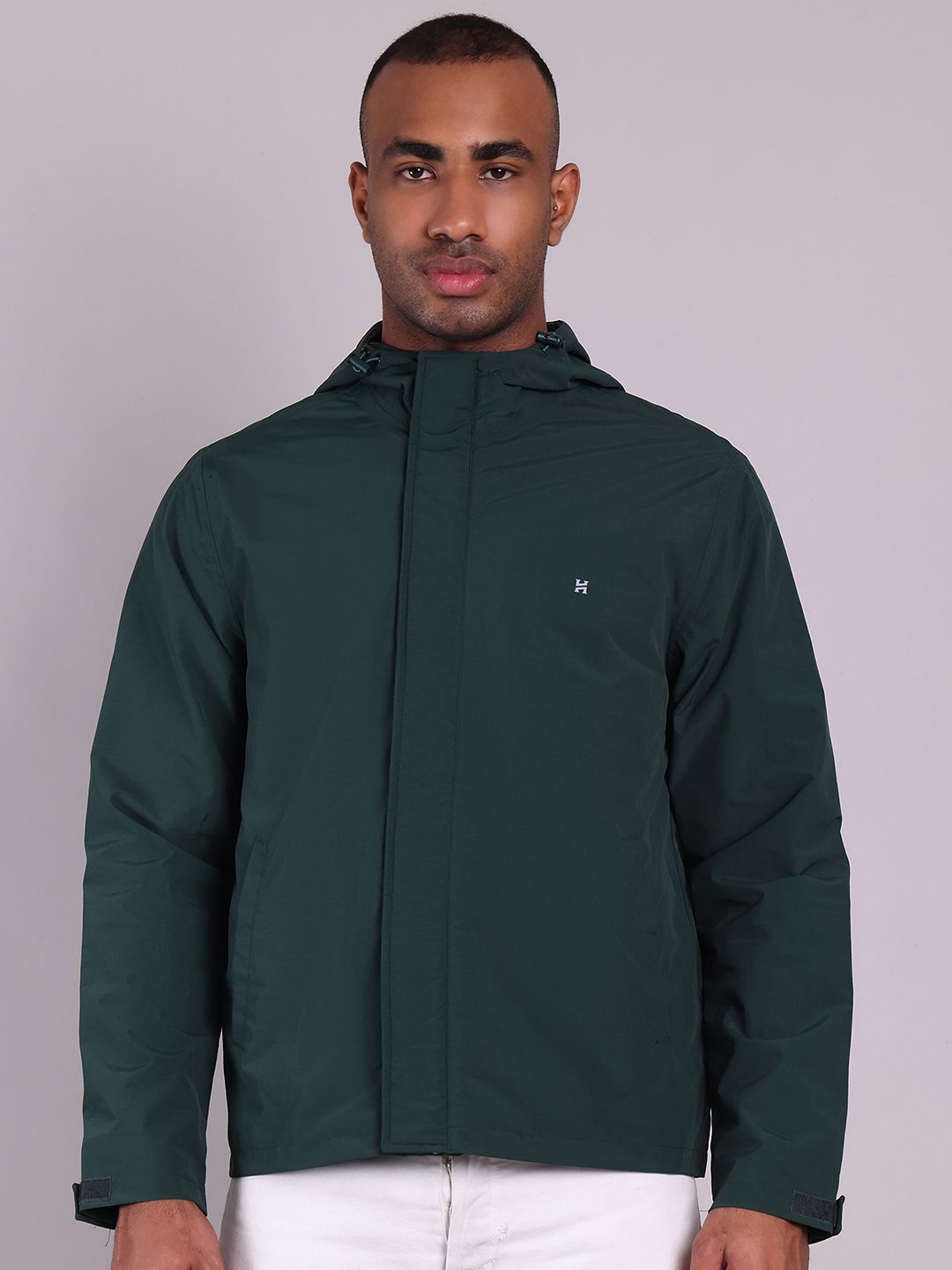 

HOUSE OF VEDAS Men Dry Fit Windcheater and Water Resistant Outdoor Sporty Jacket, Green