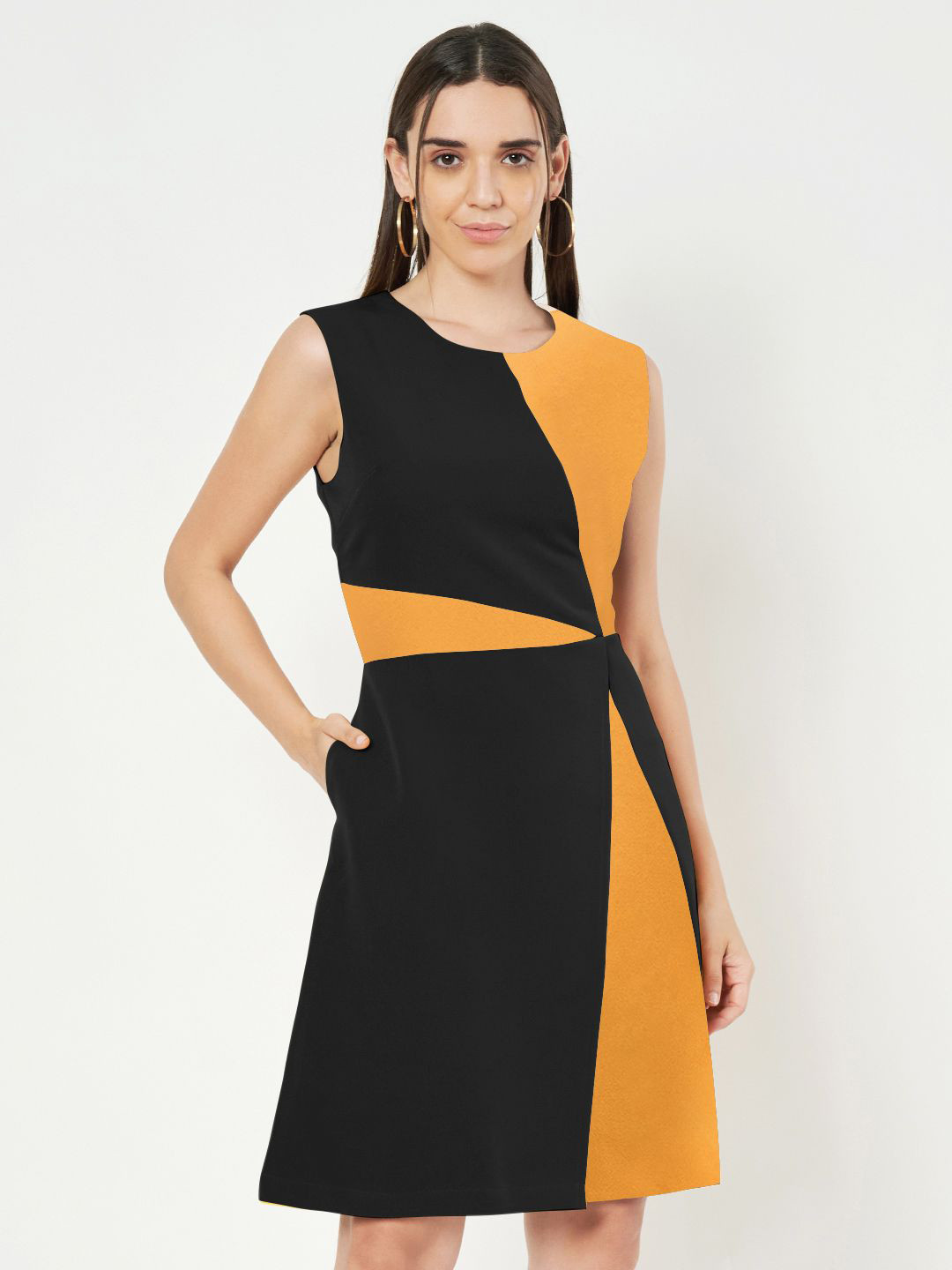 

BRINNS Women Colourblocked Round Neck Sleeveless Knee Length A-Line Dress, Black