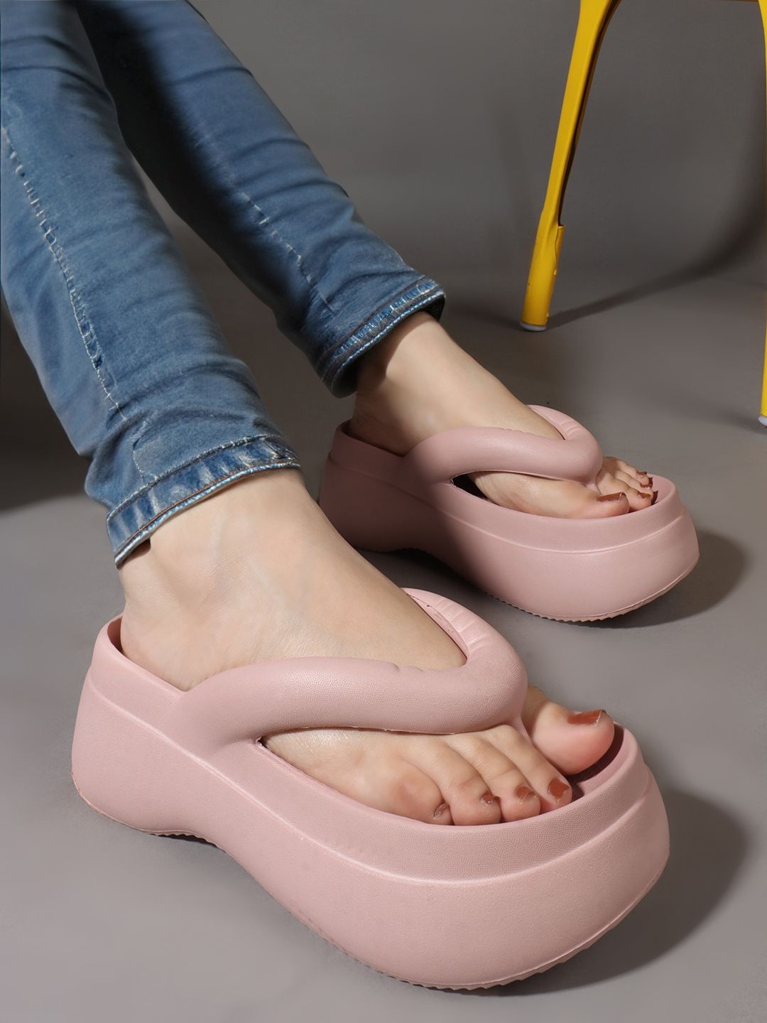 

The Roadster Lifestyle Co Women Comfortable Sliders, Pink