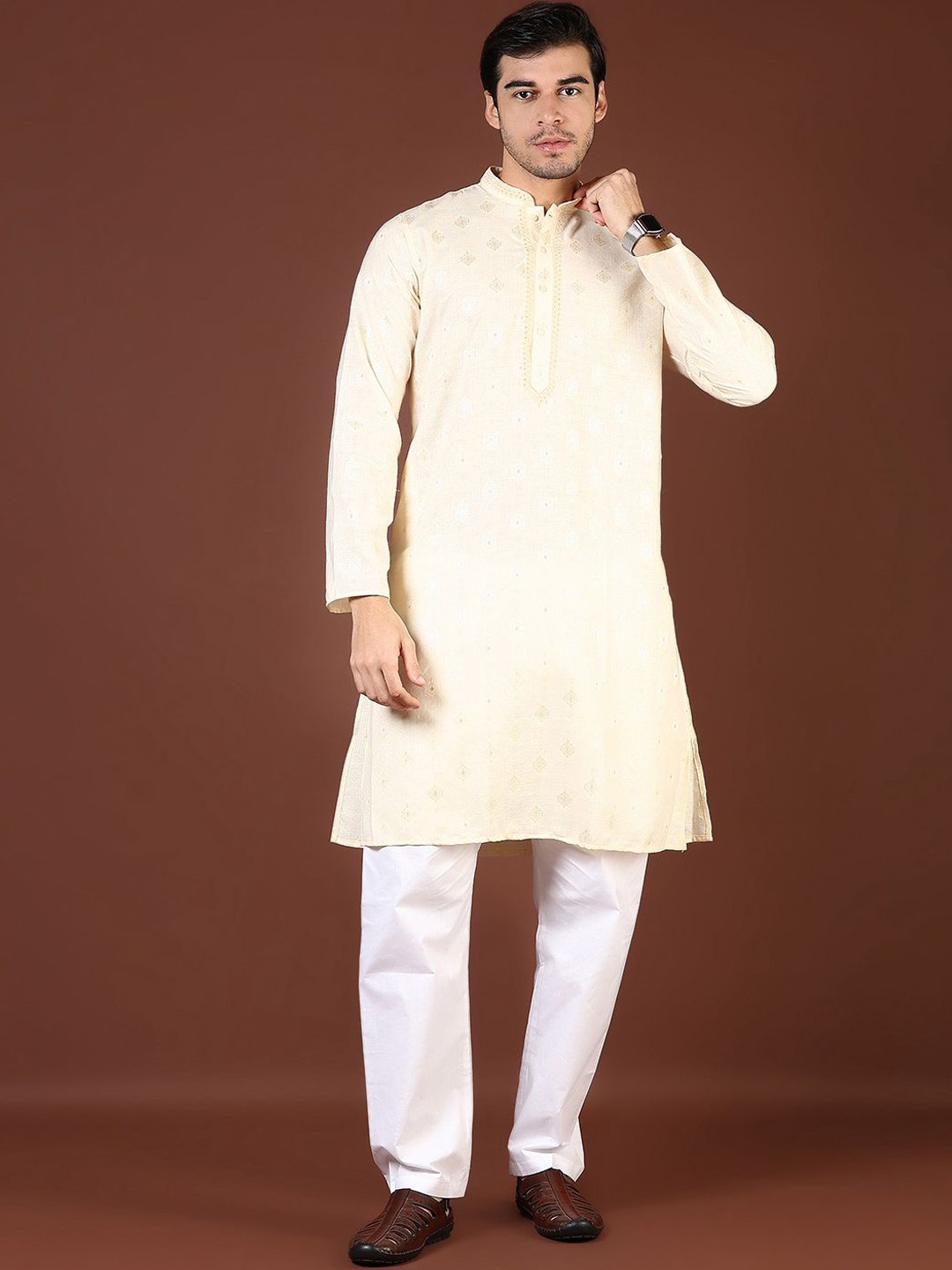 

V-Mart Floral Printed Mandarin Collar Straight Kurta With Pyjama, Cream