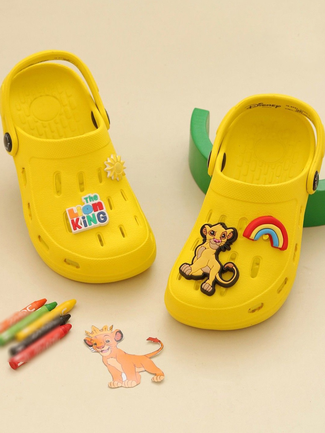 

Yellow Bee Boys Lion King 4D Chassis Clogs Sandals