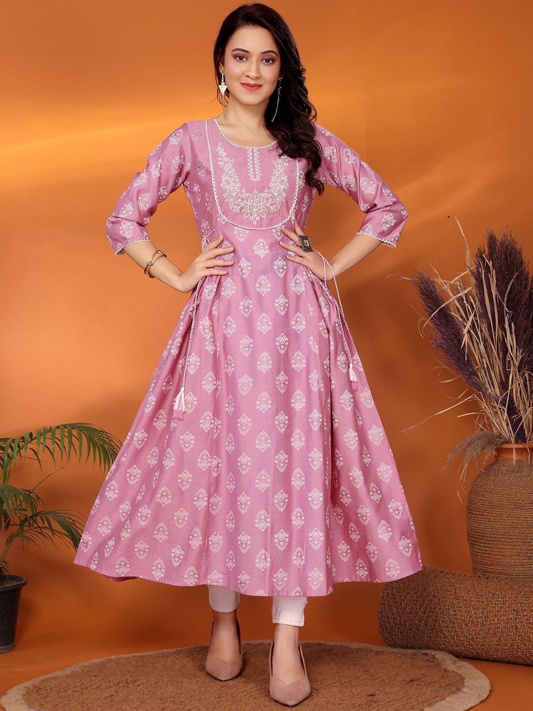 

Rangita Floral Embroidered Thread Work Anarkali Kurta, Pink