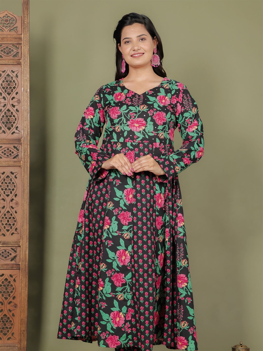 

Aramya Floral Printed V-Neck Panelled Pure Cotton Anarkali Kurta, Black