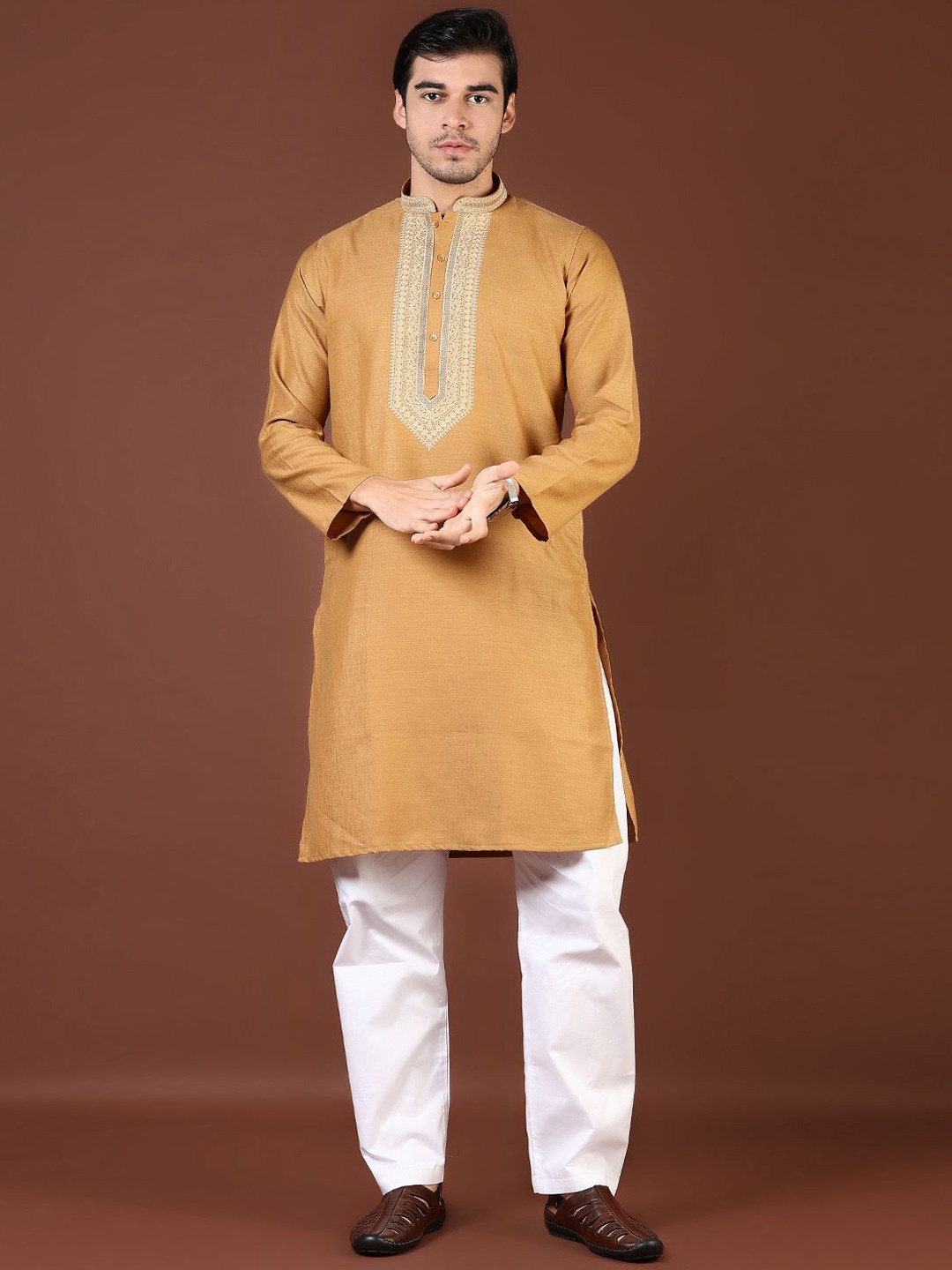 

V-Mart Floral Yoke Design Mandarin Collar Zari Straight Kurta With Pyjama, Brown