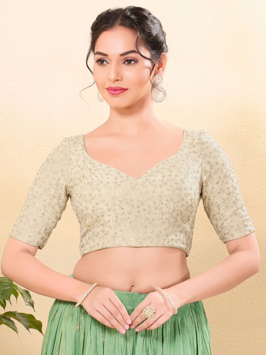 

VAMAS - THE DESIGNER BLOUSES Sequinned Silk Sweet Heart Neck Padded Saree Blouse, Gold